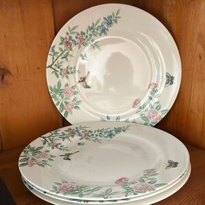 4 Dinner Plates Victoria and Albert Museum